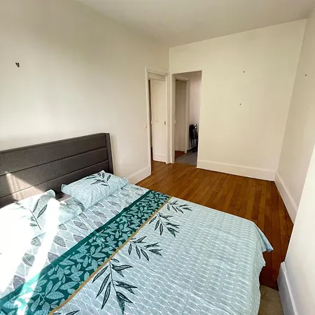 19 Bright, Close To Transport